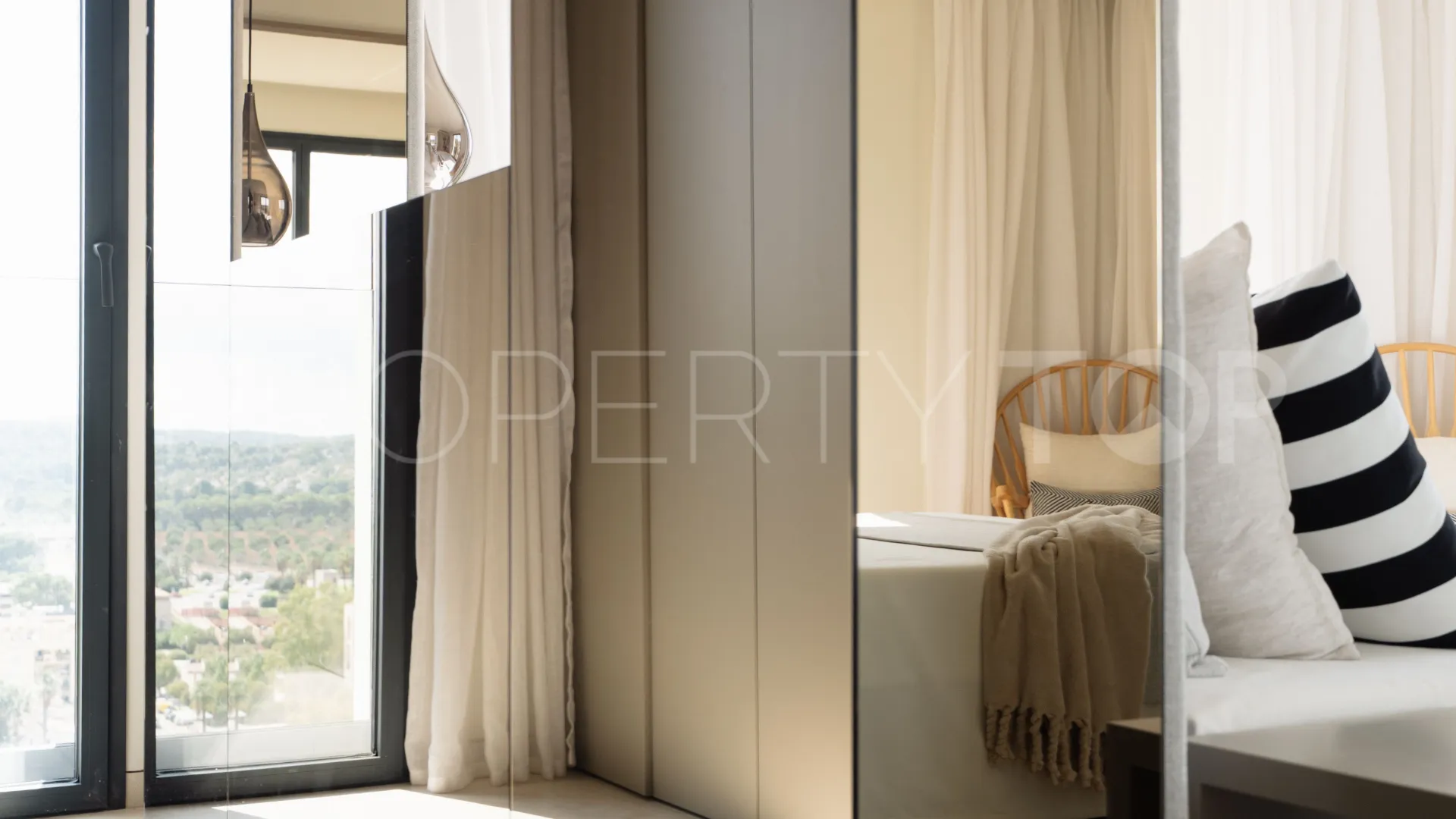 Ground floor apartment for sale in Santa Ponsa with 4 bedrooms