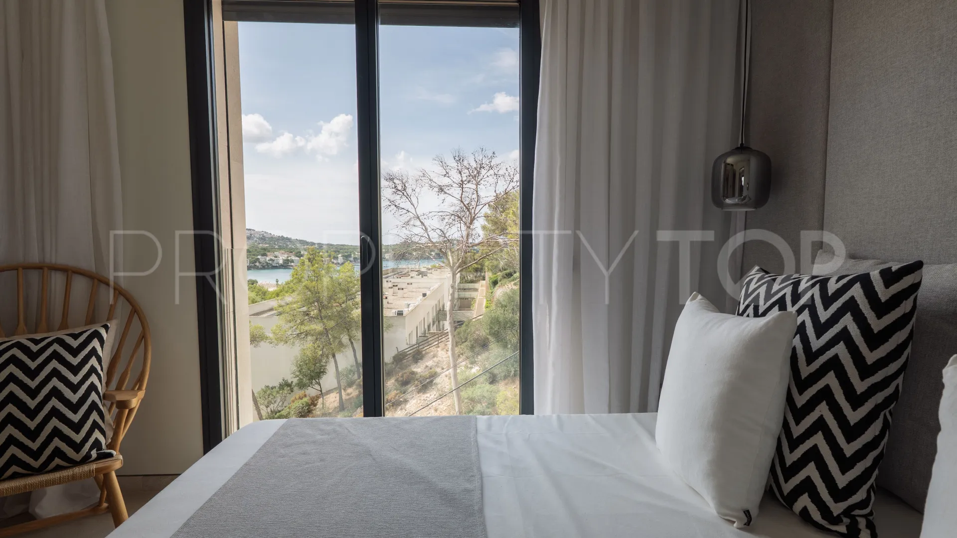 Ground floor apartment for sale in Santa Ponsa with 4 bedrooms