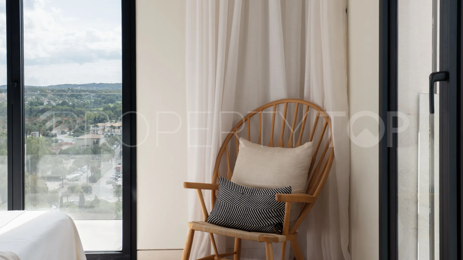 Ground floor apartment for sale in Santa Ponsa with 4 bedrooms