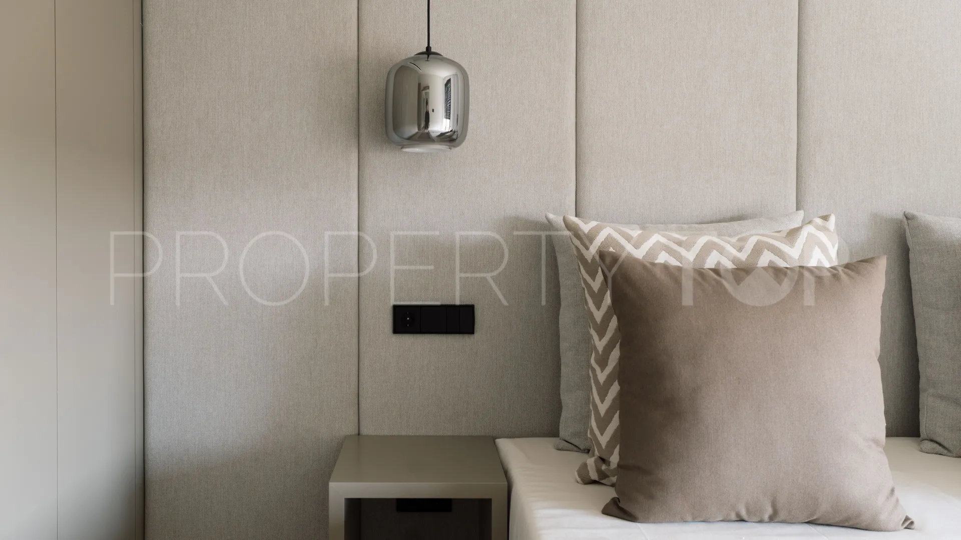Ground floor apartment for sale in Santa Ponsa with 4 bedrooms