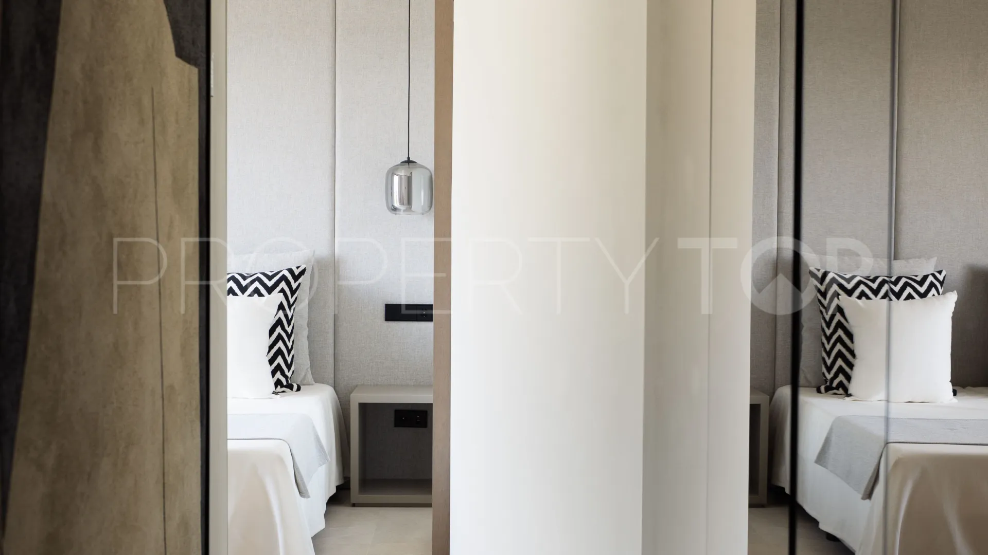 Ground floor apartment for sale in Santa Ponsa with 4 bedrooms