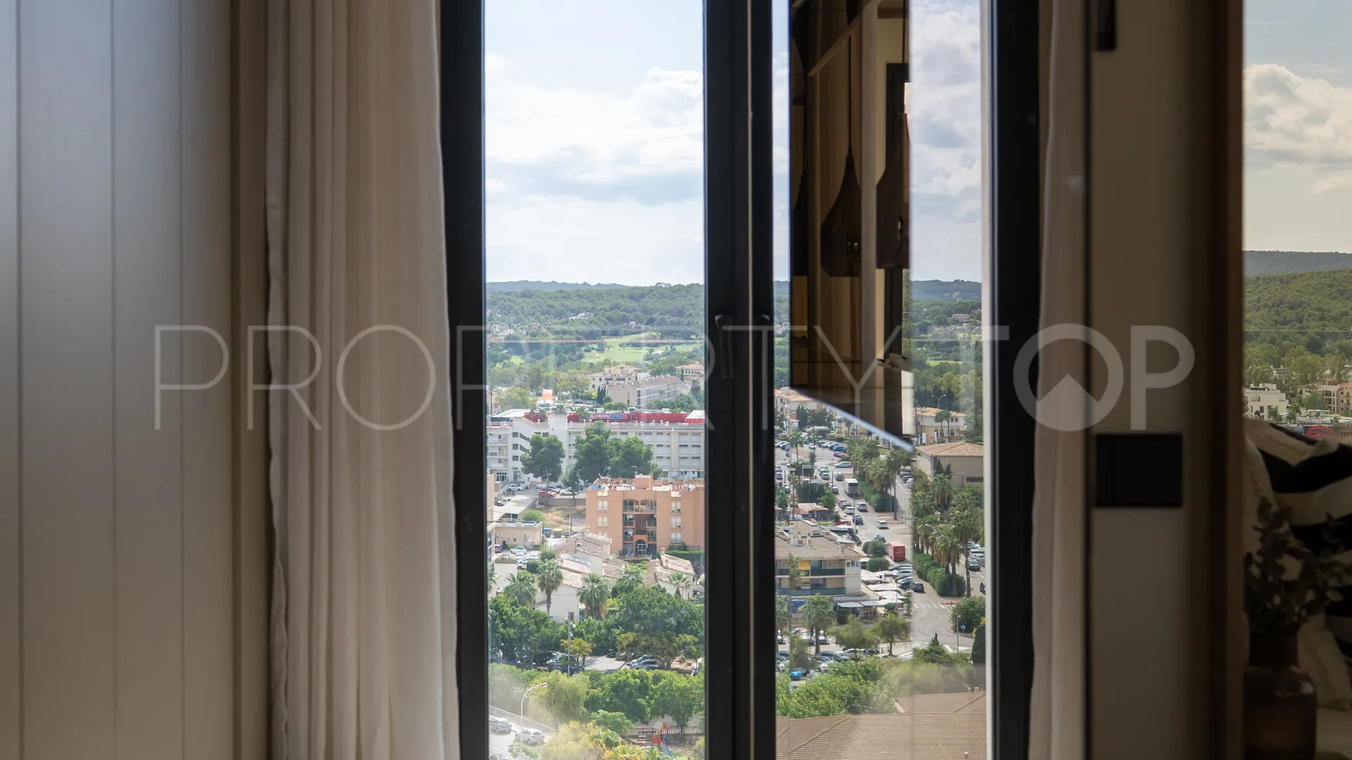 Ground floor apartment for sale in Santa Ponsa with 4 bedrooms
