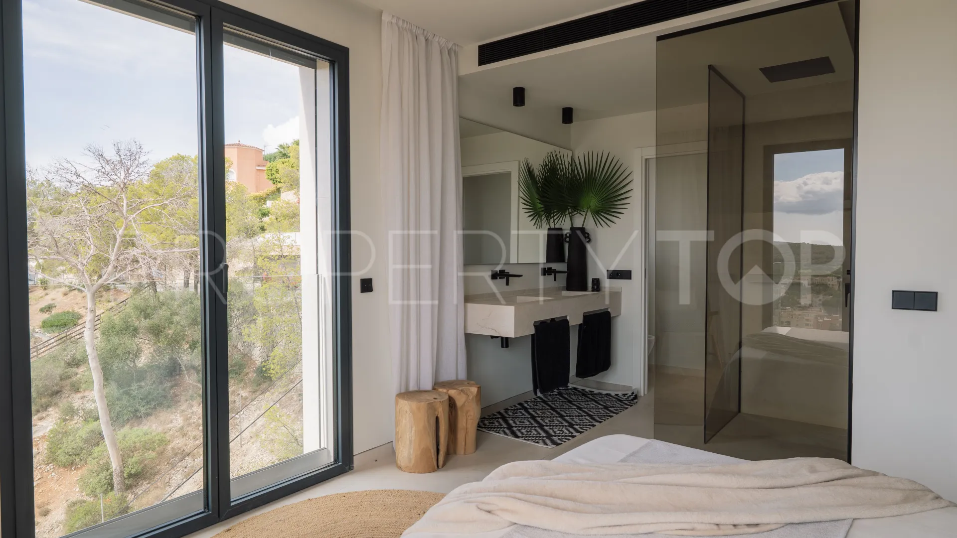 Ground floor apartment for sale in Santa Ponsa with 4 bedrooms