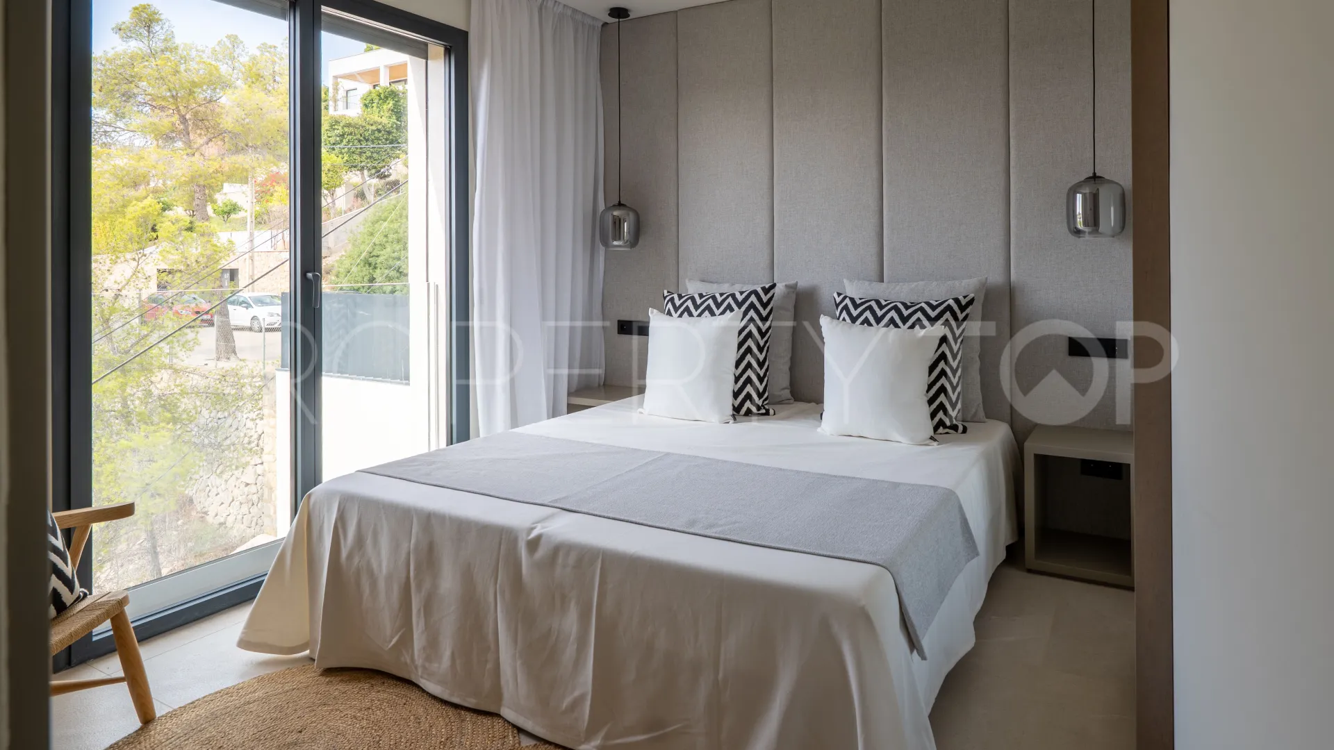 Ground floor apartment for sale in Santa Ponsa with 4 bedrooms