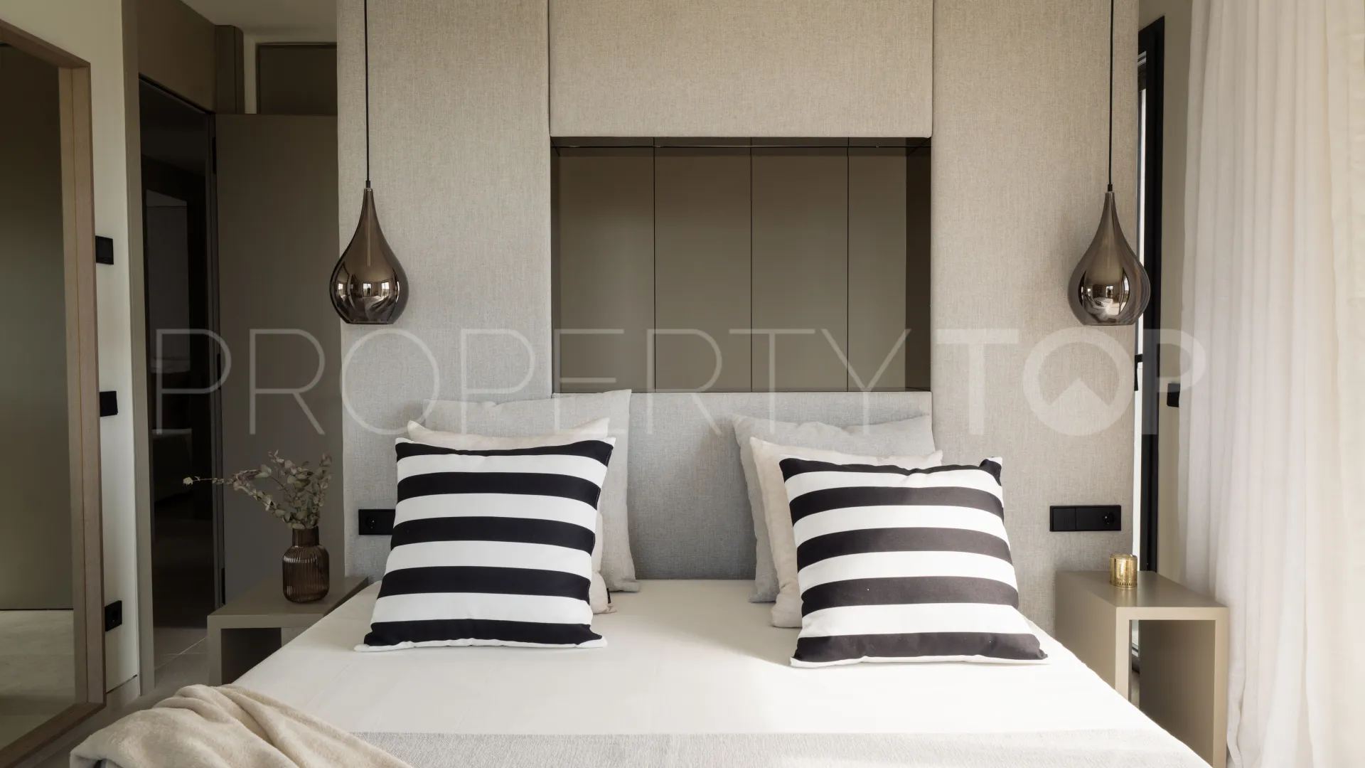 Ground floor apartment for sale in Santa Ponsa with 4 bedrooms