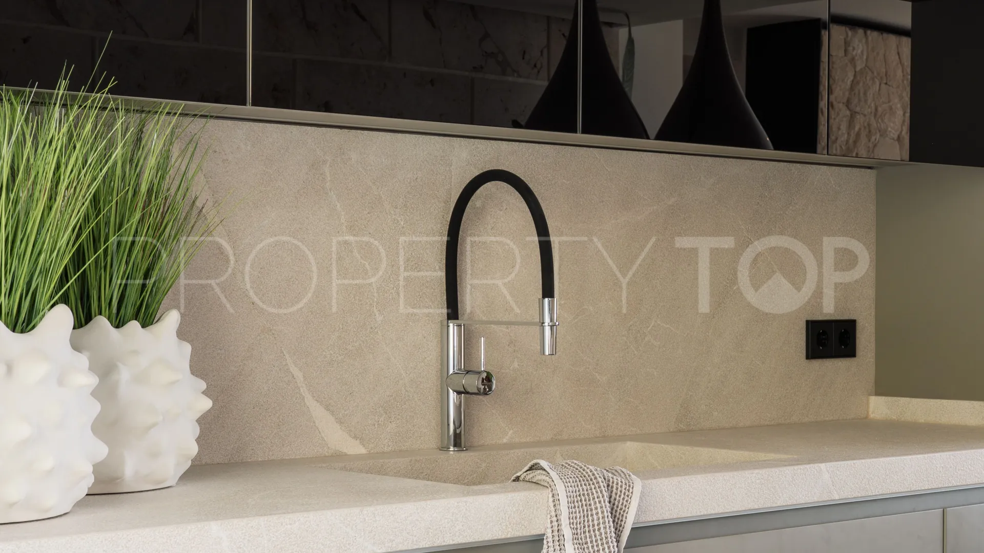 Ground floor apartment for sale in Santa Ponsa with 4 bedrooms