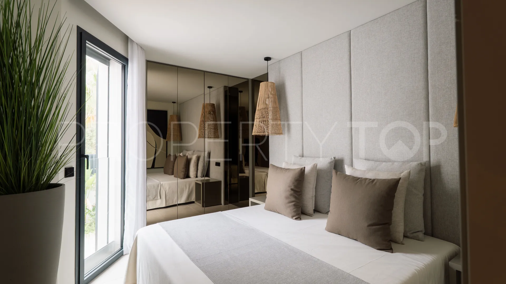Ground floor apartment for sale in Santa Ponsa with 4 bedrooms