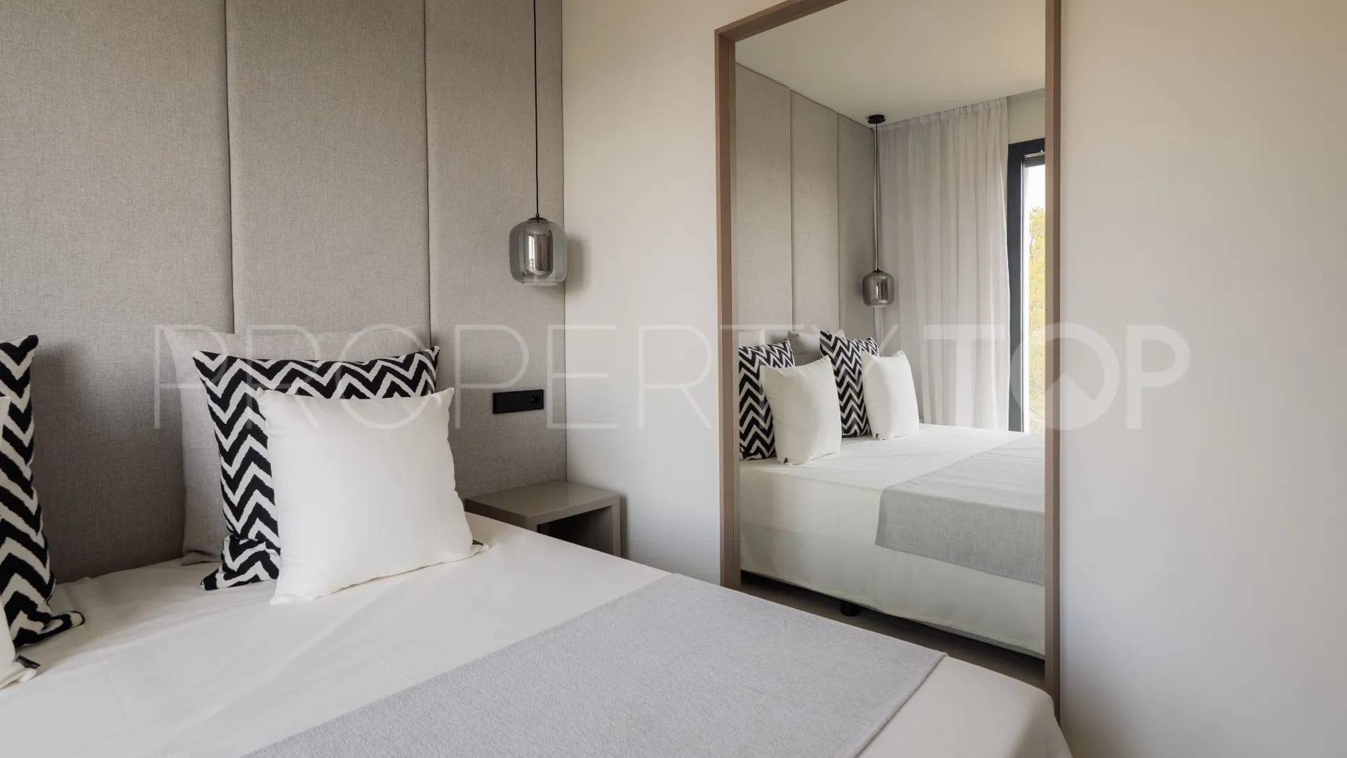 Ground floor apartment for sale in Santa Ponsa with 4 bedrooms