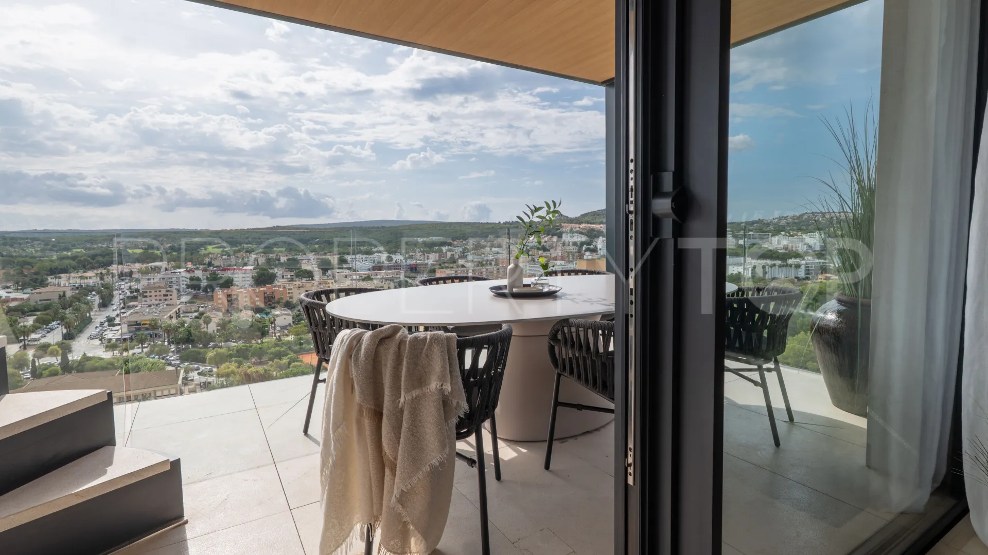 Ground floor apartment for sale in Santa Ponsa with 4 bedrooms