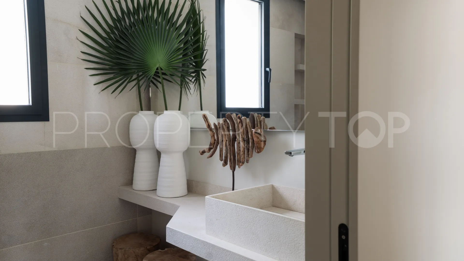 Ground floor apartment for sale in Santa Ponsa with 4 bedrooms