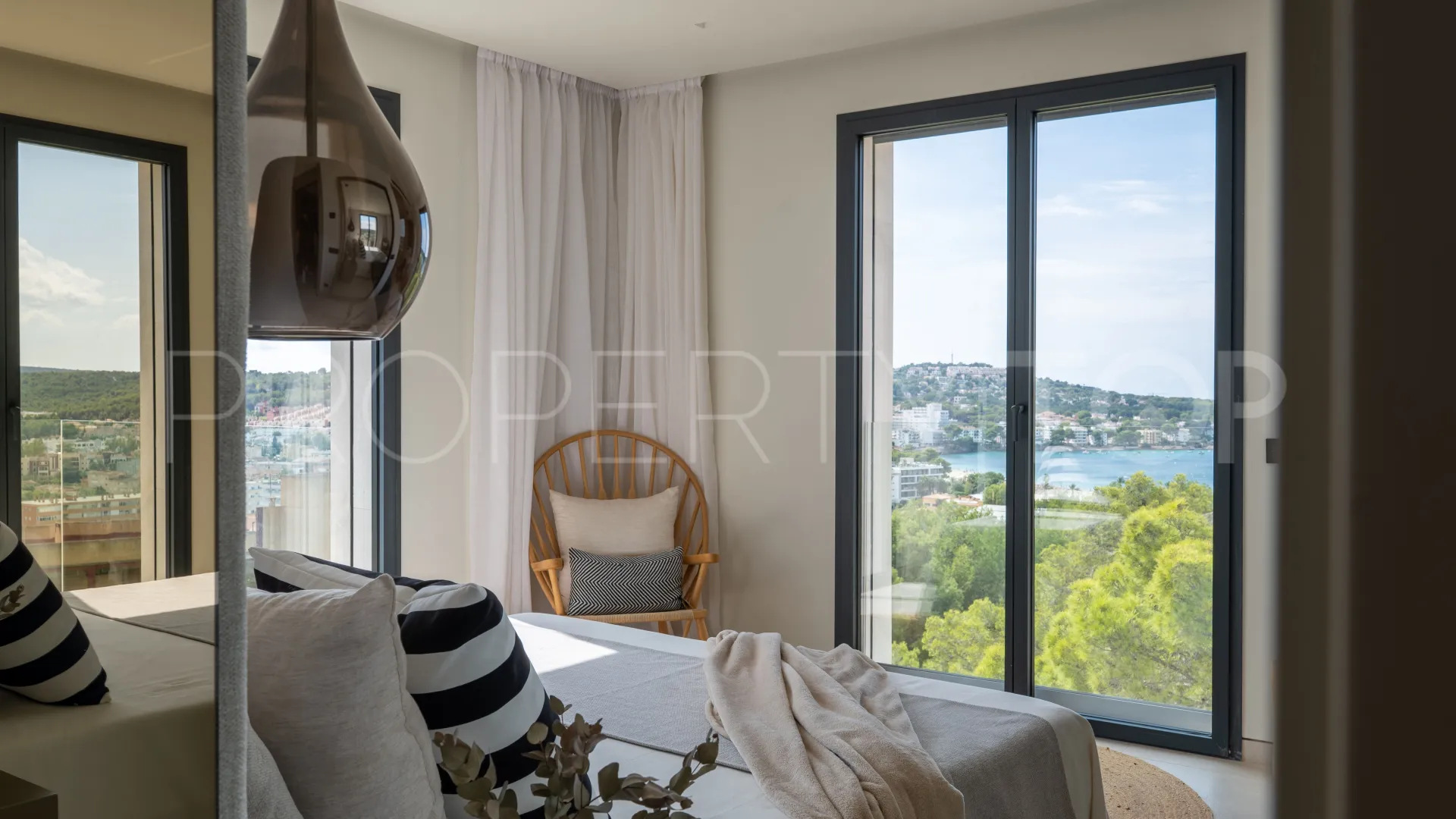 Ground floor apartment for sale in Santa Ponsa with 4 bedrooms