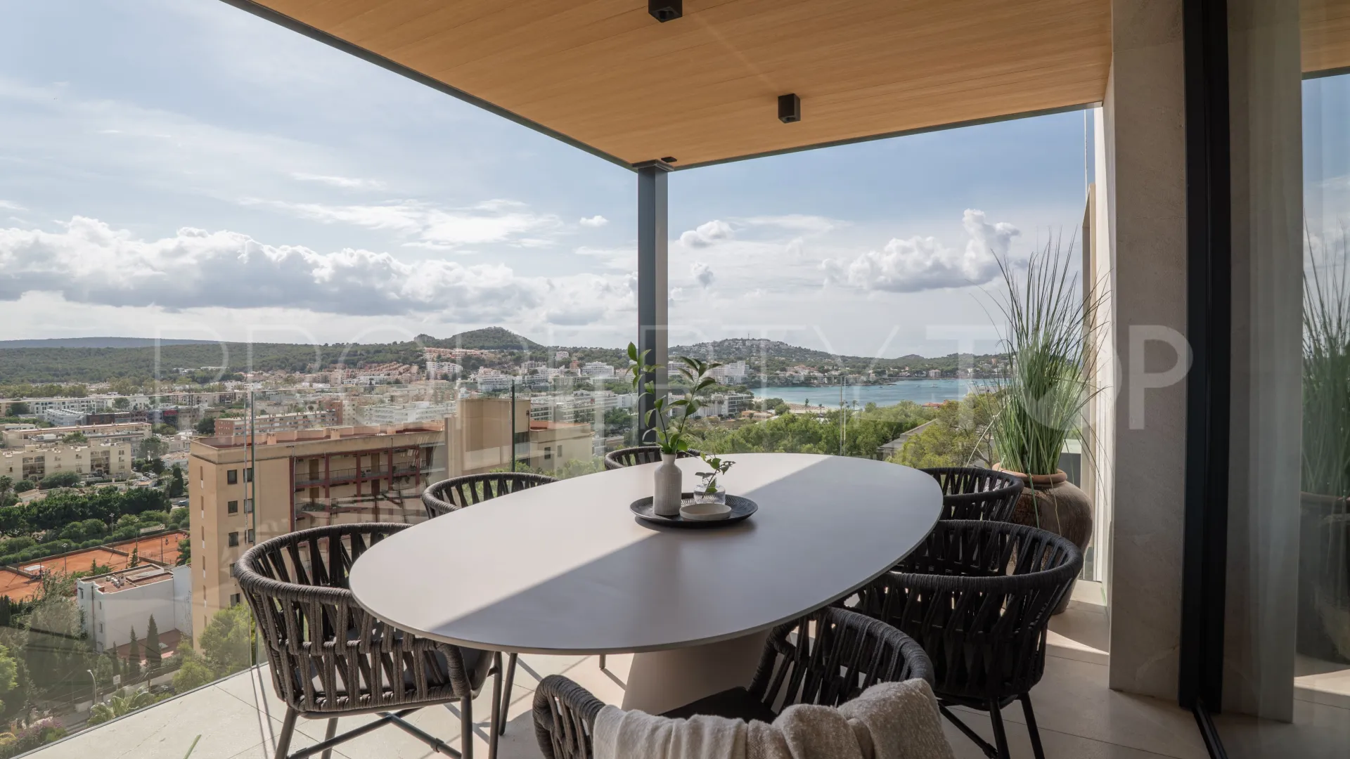 Ground floor apartment for sale in Santa Ponsa with 4 bedrooms