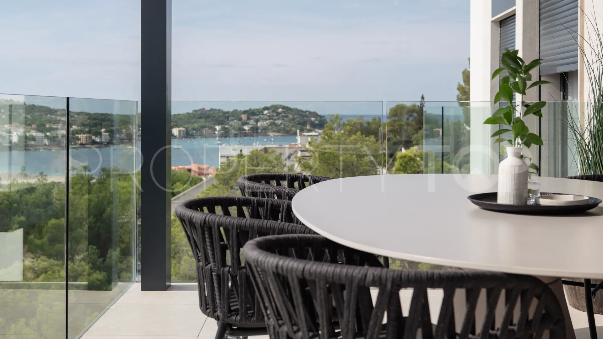 Ground floor apartment for sale in Santa Ponsa with 4 bedrooms