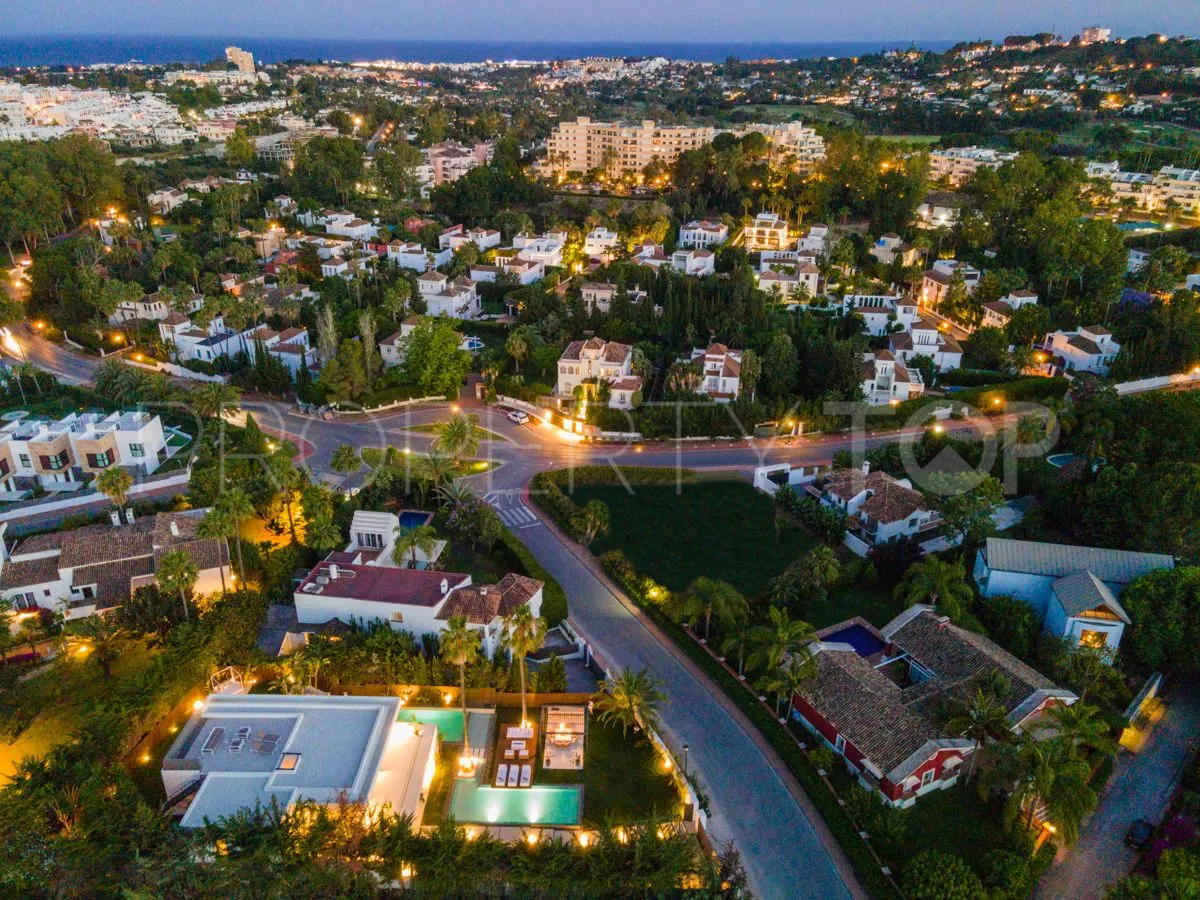 Villa a la venta de 4 dormitorios en Nueva Andalucia