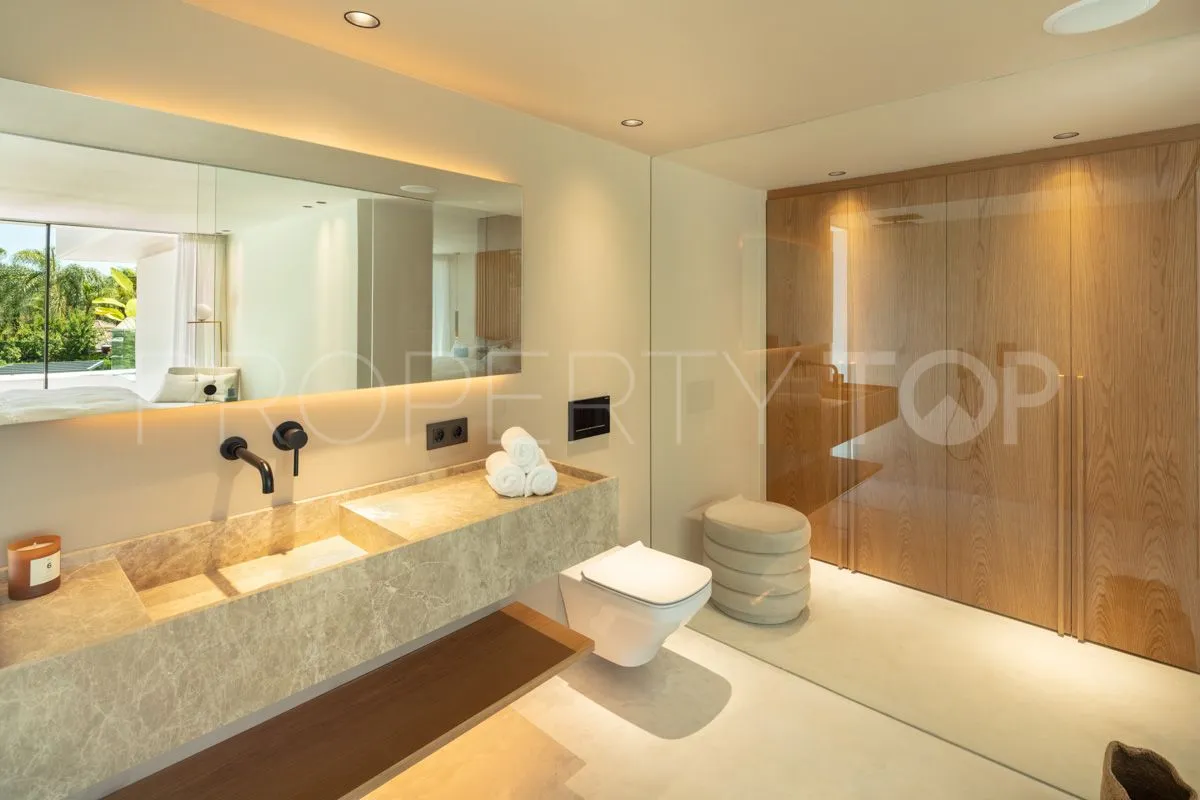 Villa a la venta de 4 dormitorios en Nueva Andalucia