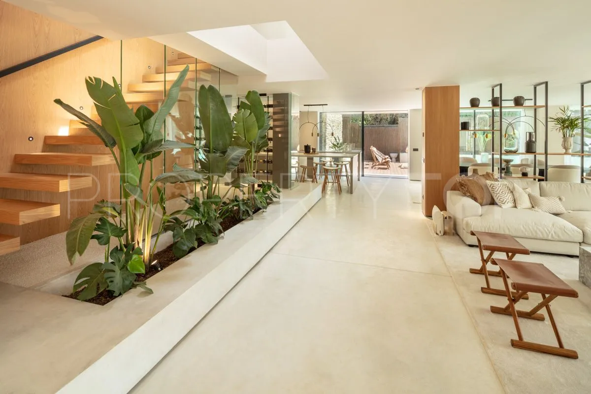 Villa a la venta de 4 dormitorios en Nueva Andalucia