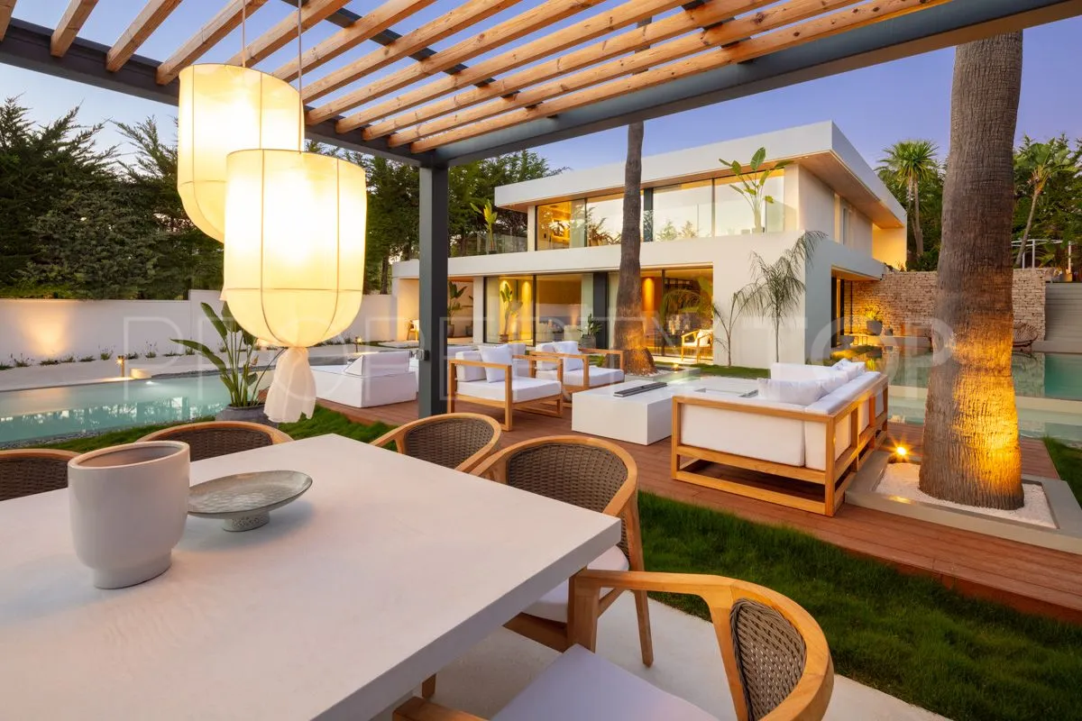 Villa a la venta de 4 dormitorios en Nueva Andalucia