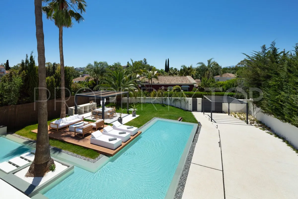 Villa a la venta de 4 dormitorios en Nueva Andalucia