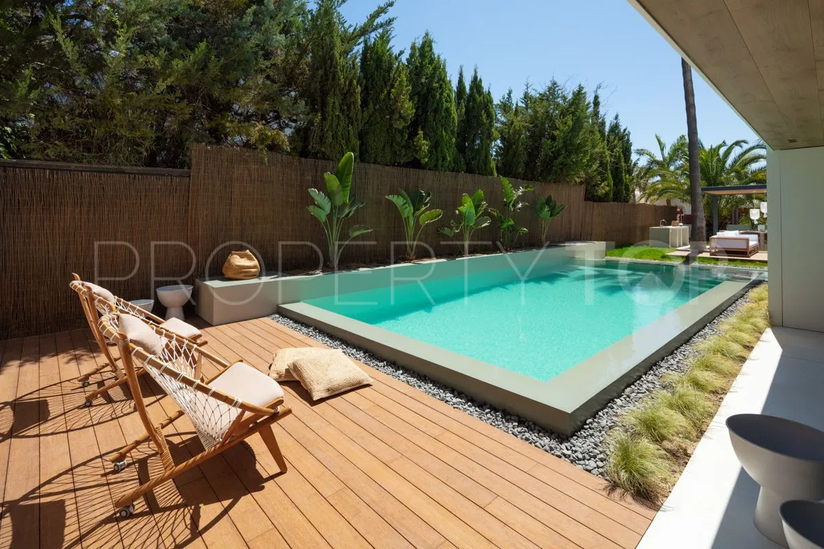 Villa a la venta de 4 dormitorios en Nueva Andalucia
