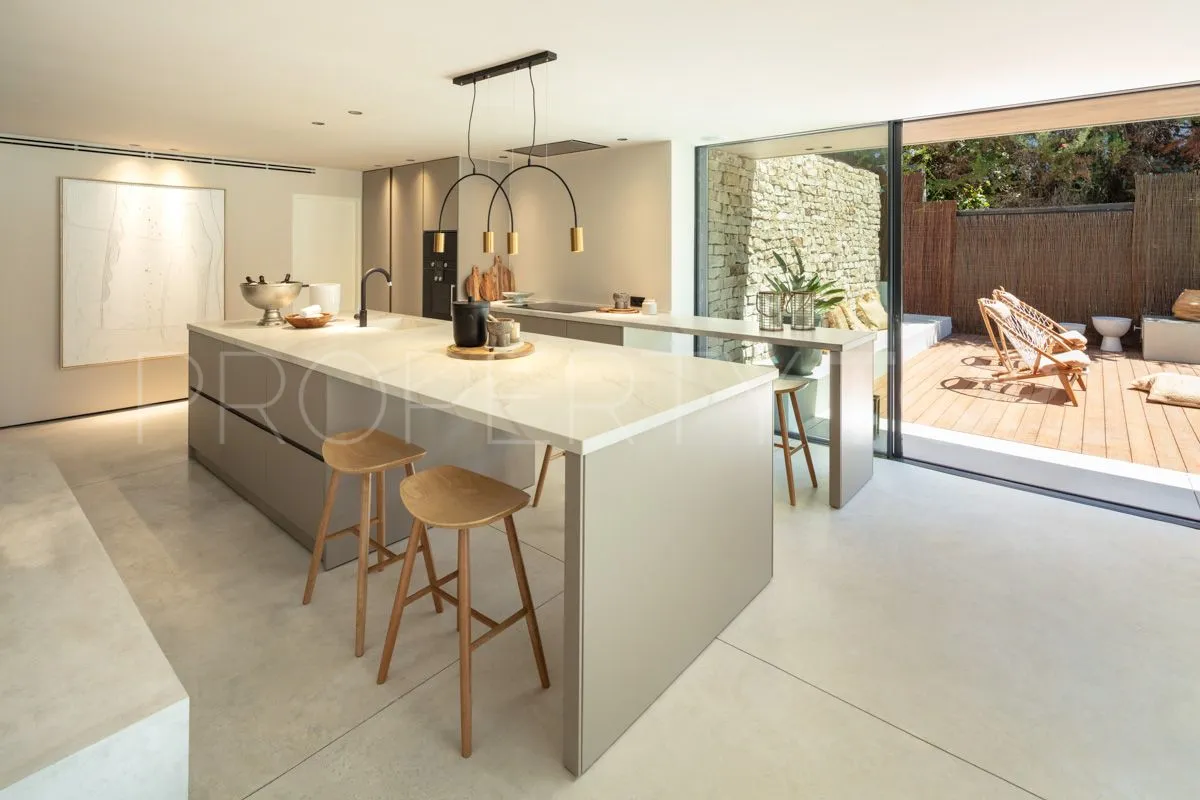 Villa a la venta de 4 dormitorios en Nueva Andalucia