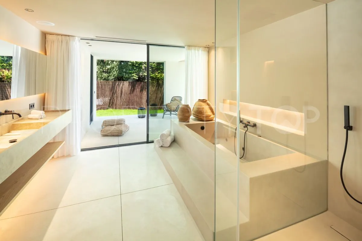 Villa a la venta de 4 dormitorios en Nueva Andalucia