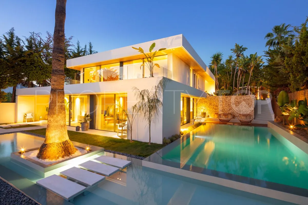 Villa a la venta de 4 dormitorios en Nueva Andalucia