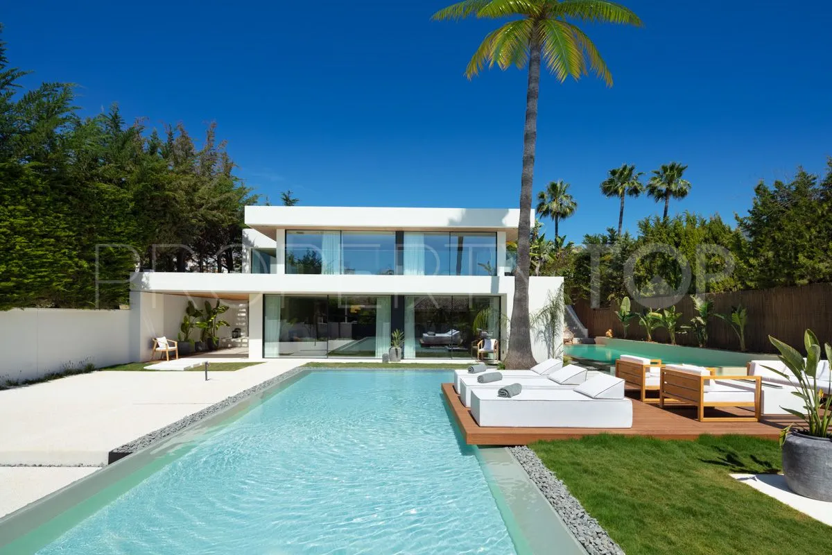Villa a la venta de 4 dormitorios en Nueva Andalucia