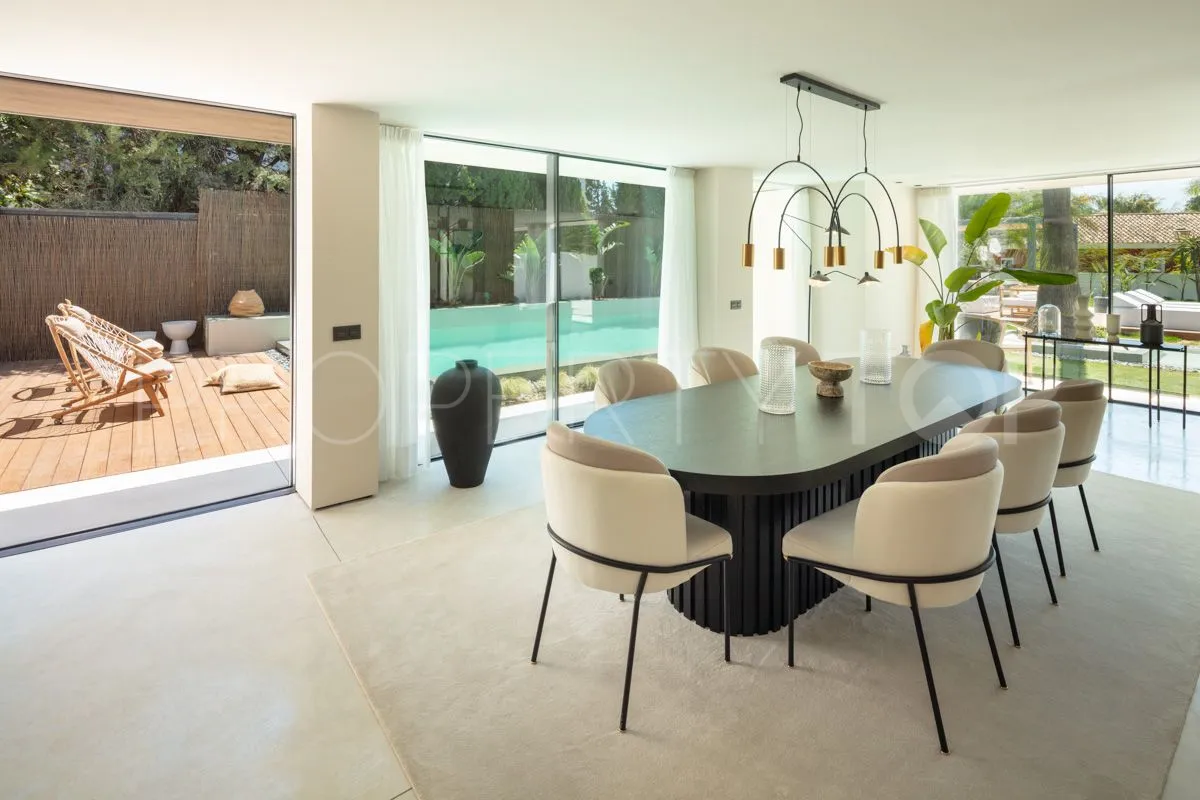 Villa a la venta de 4 dormitorios en Nueva Andalucia
