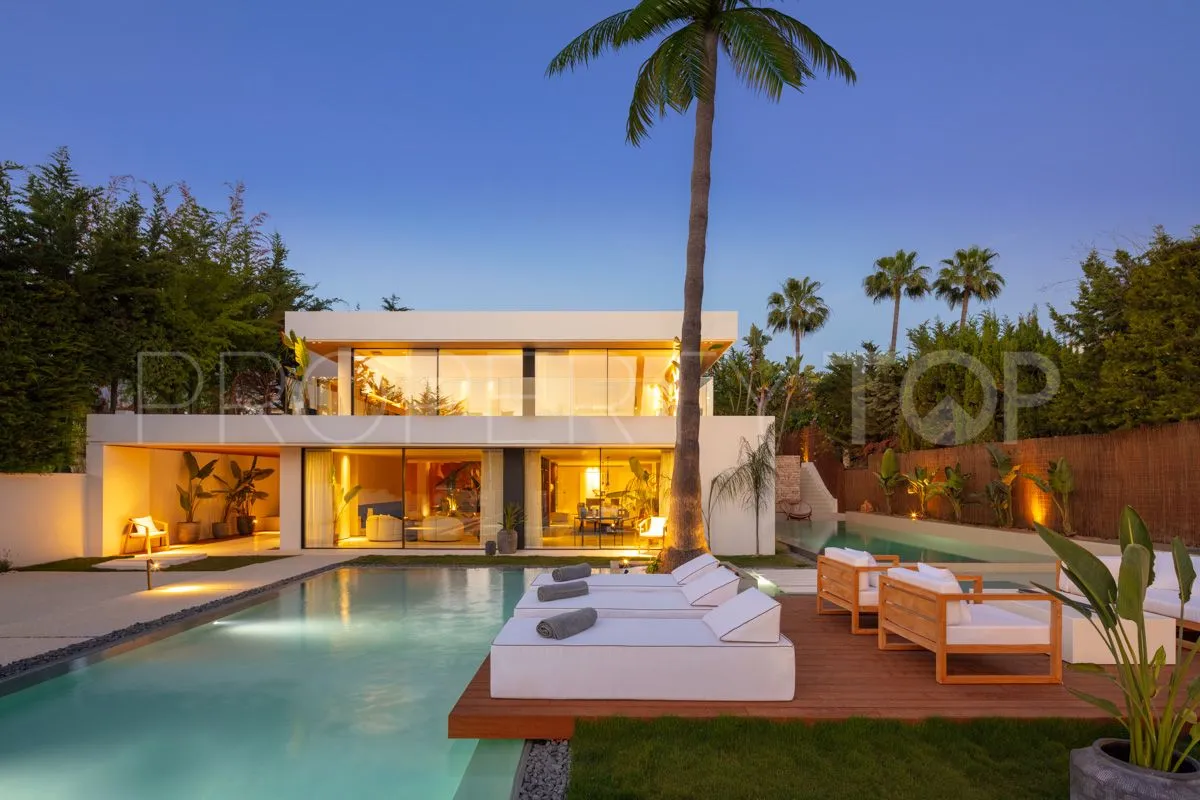 Villa a la venta de 4 dormitorios en Nueva Andalucia