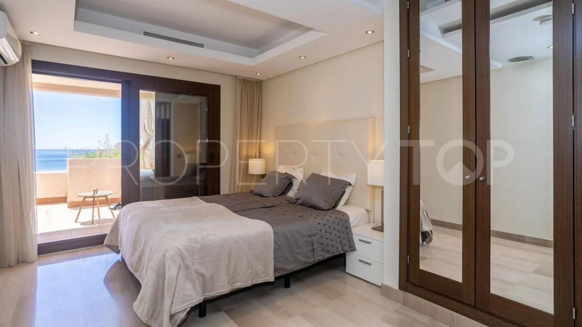 Duplex penthouse for sale in Bahia de la Plata
