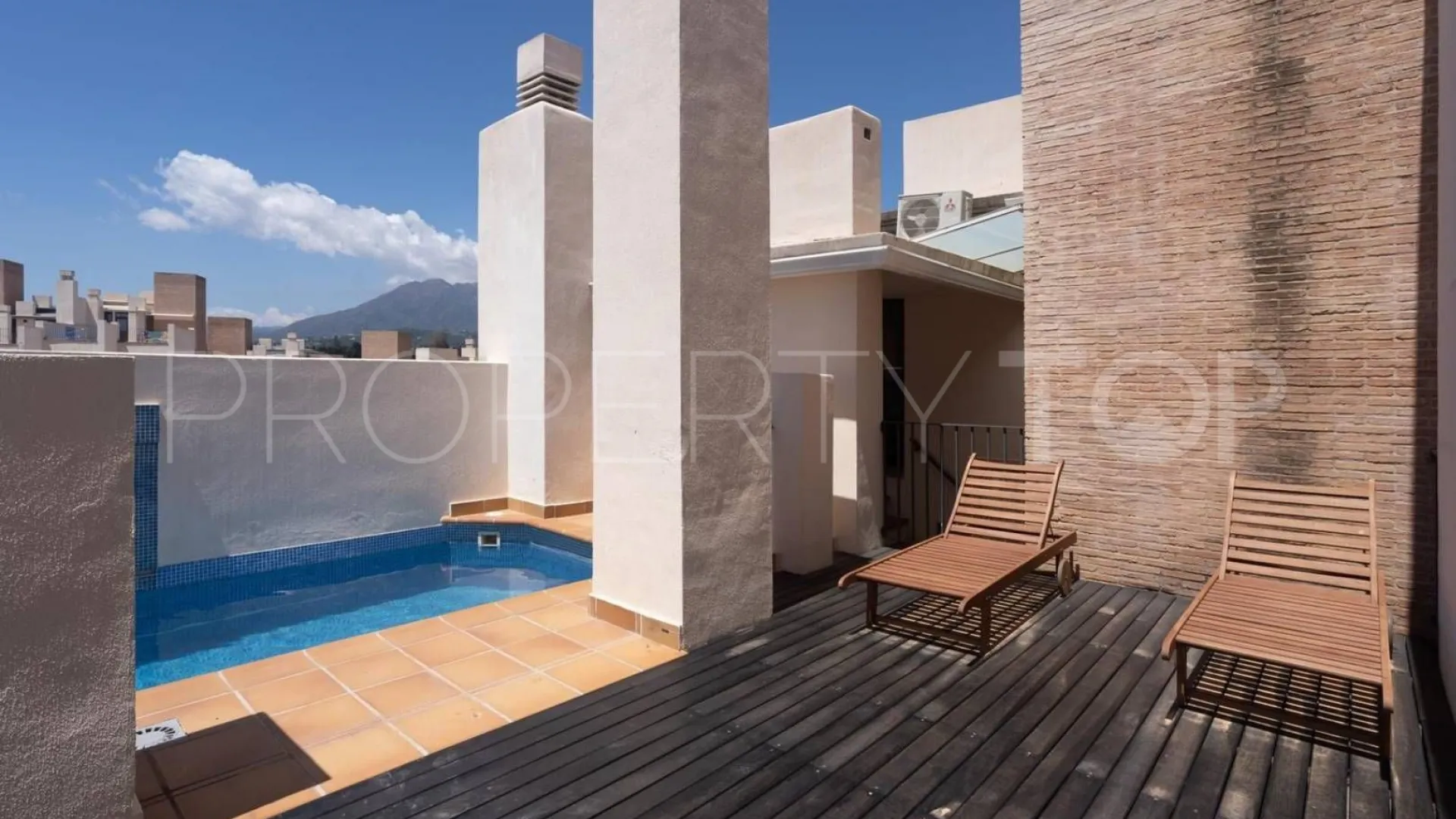 Duplex penthouse for sale in Bahia de la Plata