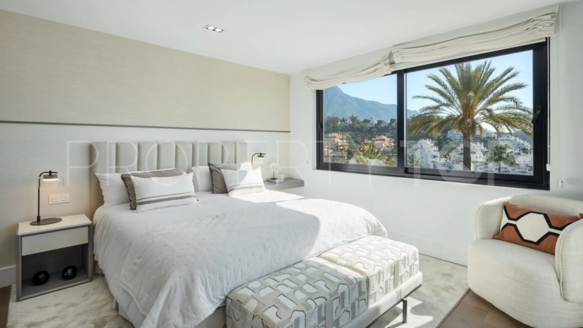 Nueva Andalucia, villa a la venta de 5 dormitorios