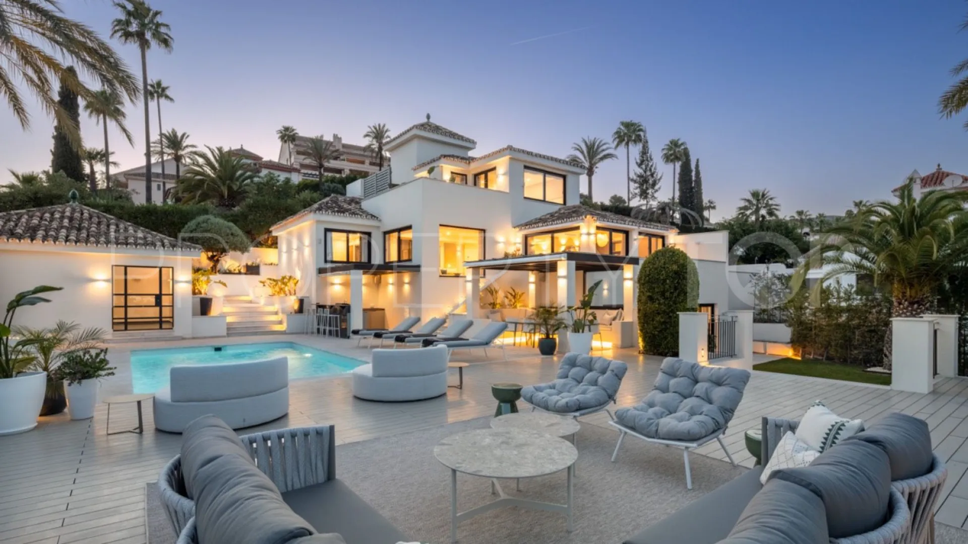 Nueva Andalucia, villa a la venta de 5 dormitorios
