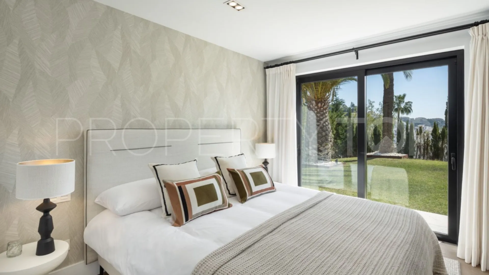 Nueva Andalucia, villa a la venta de 5 dormitorios