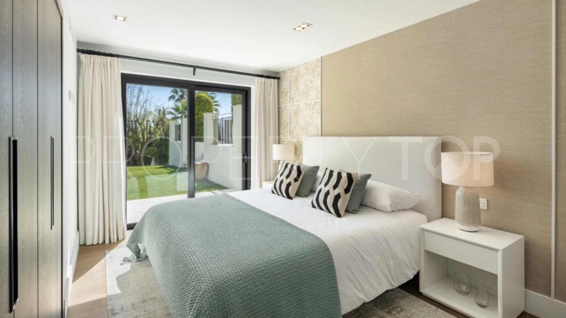 Nueva Andalucia, villa a la venta de 5 dormitorios