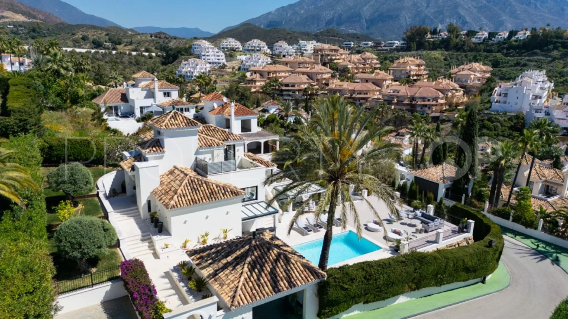 Nueva Andalucia, villa a la venta de 5 dormitorios