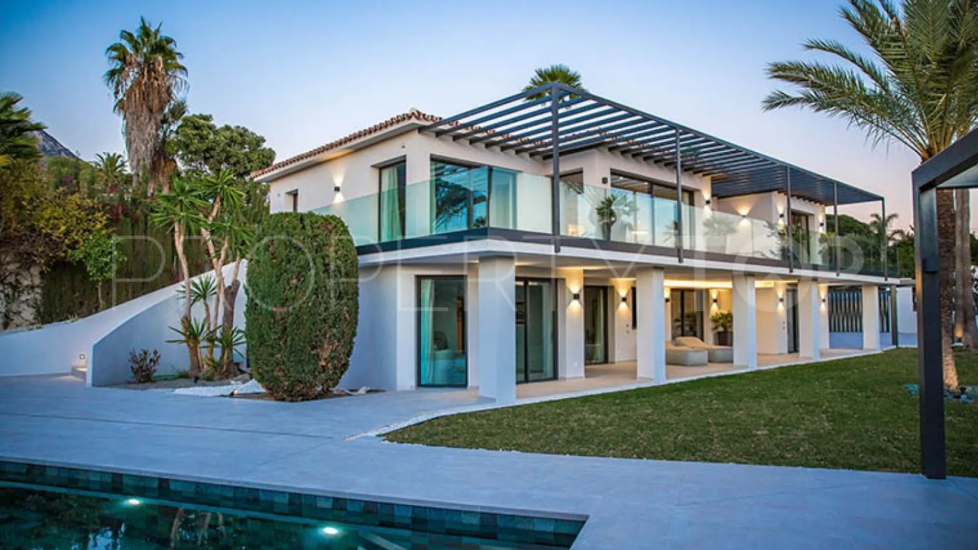 5 bedrooms villa in Nagüeles for sale