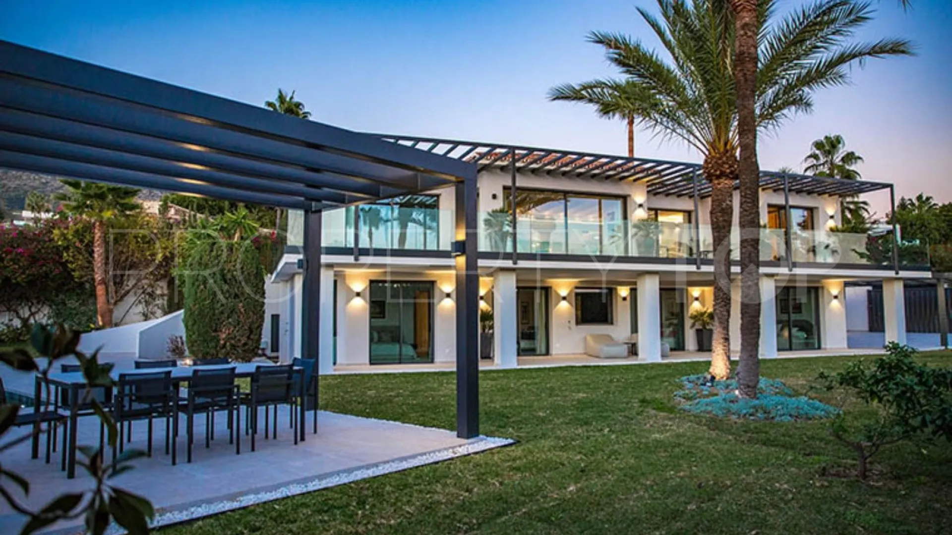 5 bedrooms villa in Nagüeles for sale