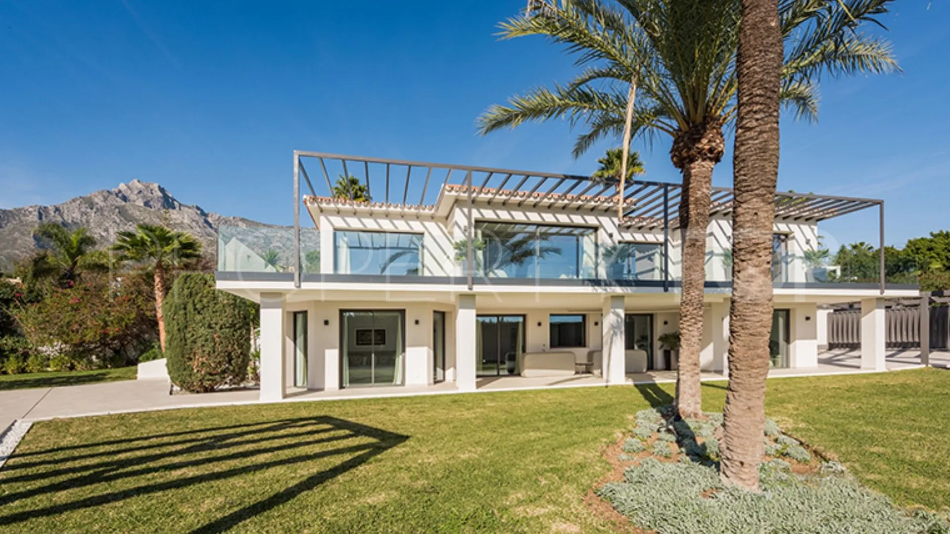 5 bedrooms villa in Nagüeles for sale