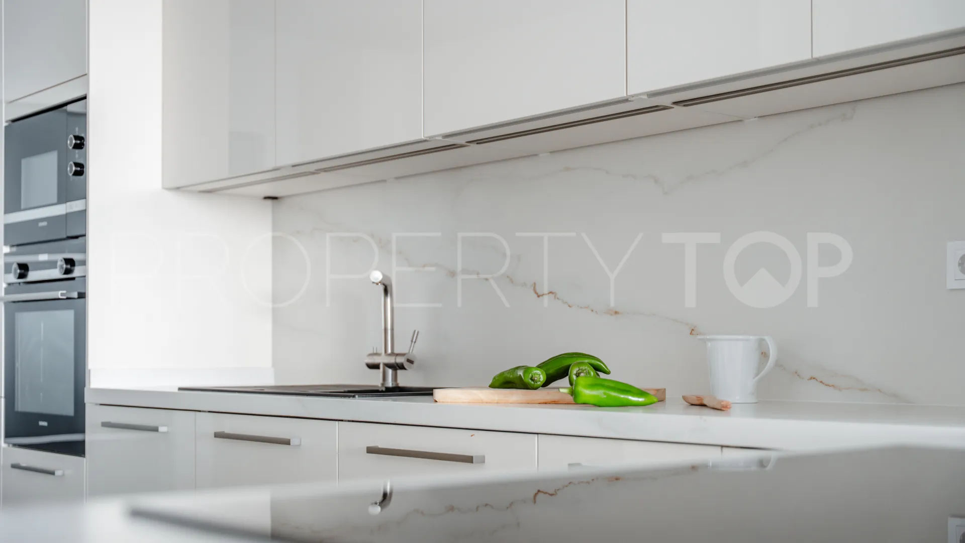 Atico duplex a la venta en Nueva Andalucia de 2 dormitorios