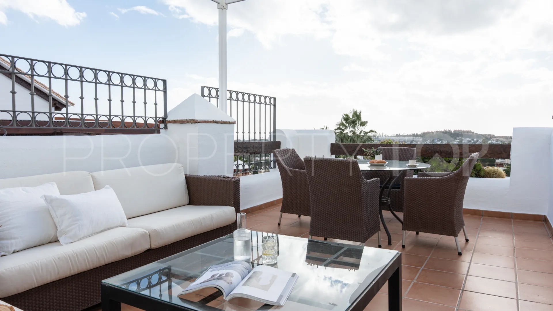 Atico duplex a la venta en Nueva Andalucia de 2 dormitorios