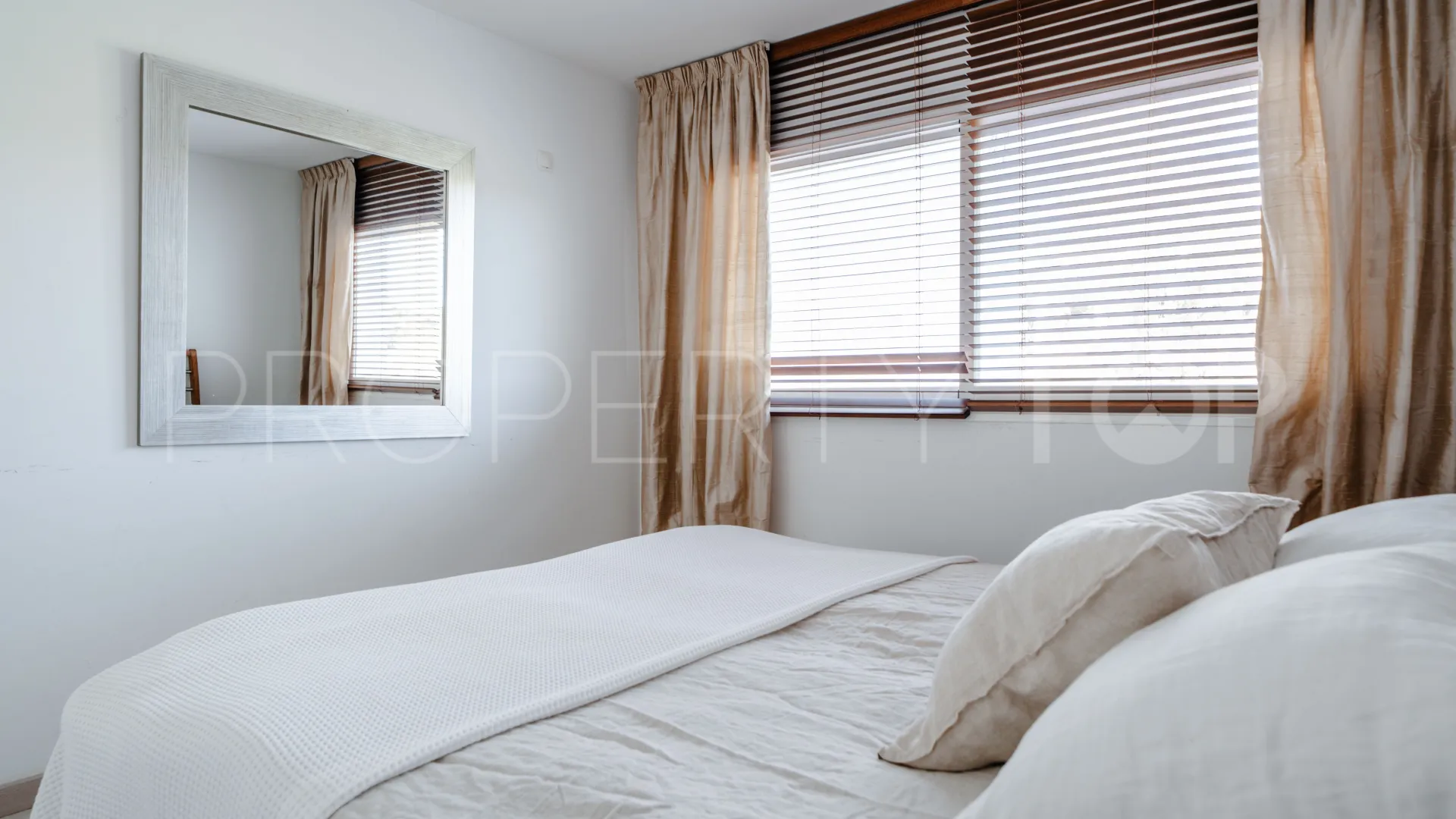 Atico duplex a la venta en Nueva Andalucia de 2 dormitorios