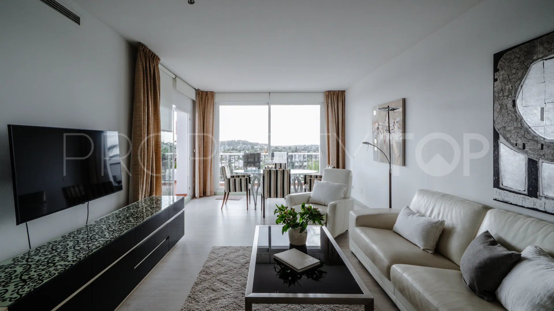 Atico duplex a la venta en Nueva Andalucia de 2 dormitorios