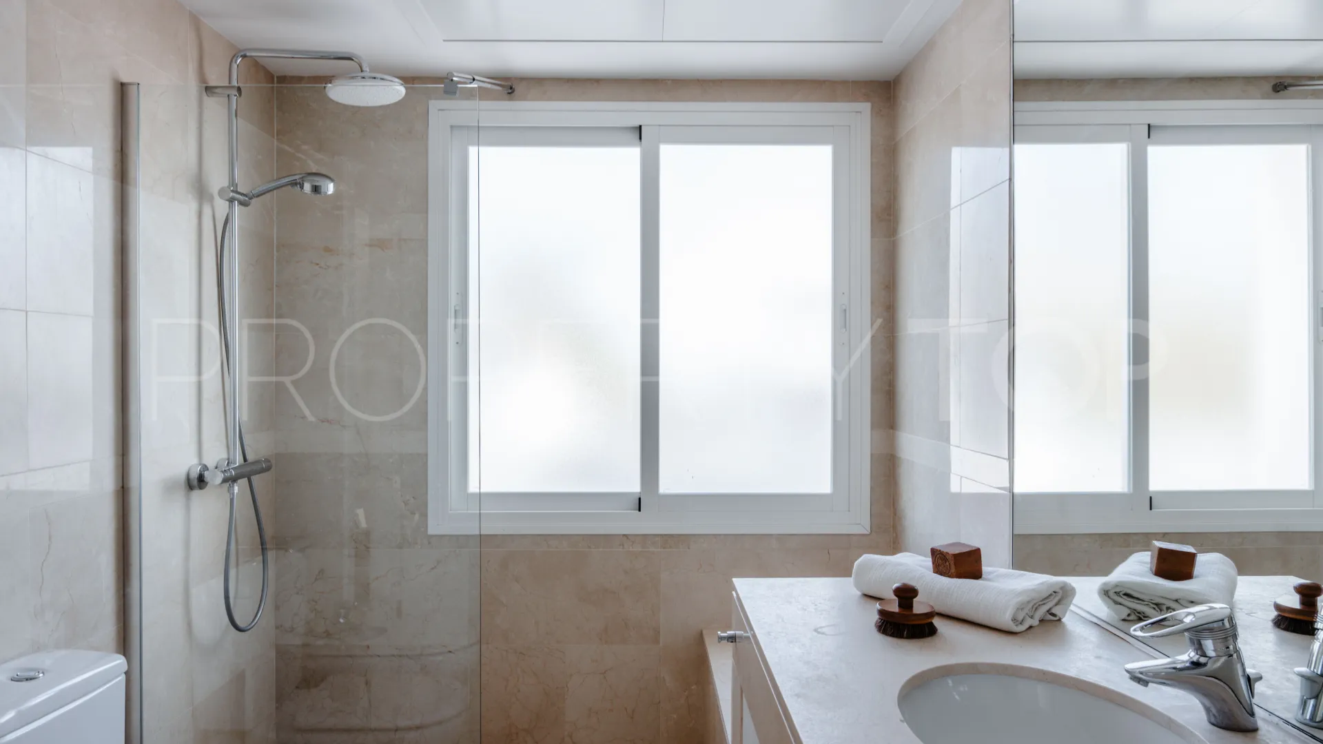 Atico duplex a la venta en Nueva Andalucia de 2 dormitorios