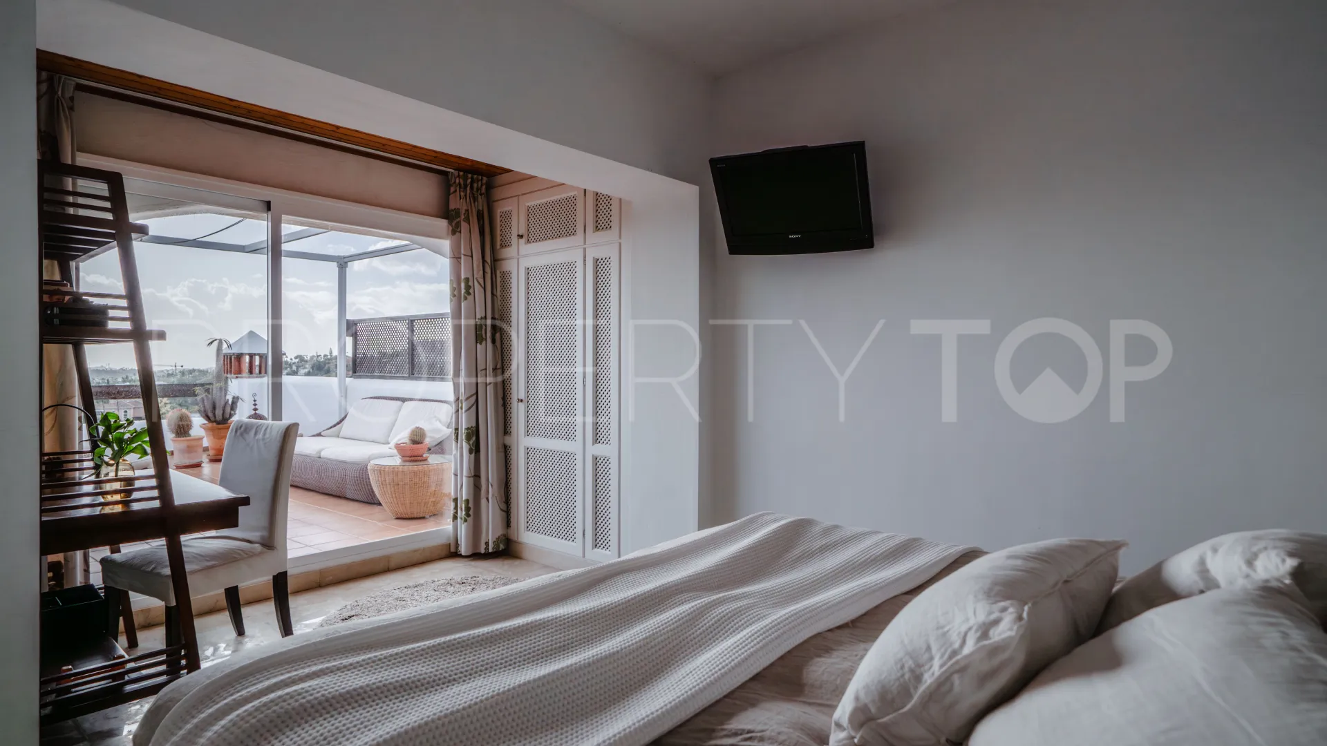 Atico duplex a la venta en Nueva Andalucia de 2 dormitorios