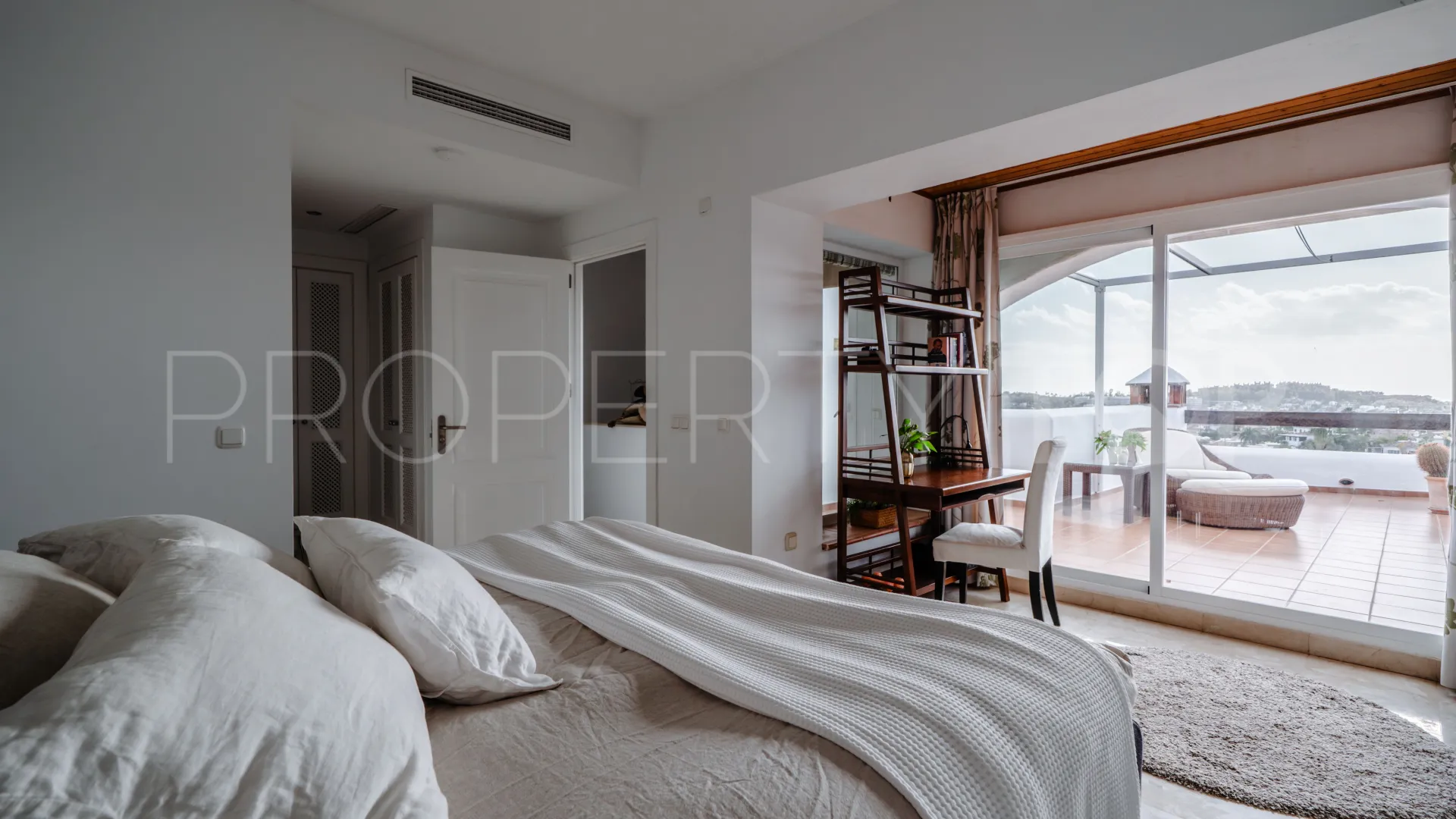 Atico duplex a la venta en Nueva Andalucia de 2 dormitorios