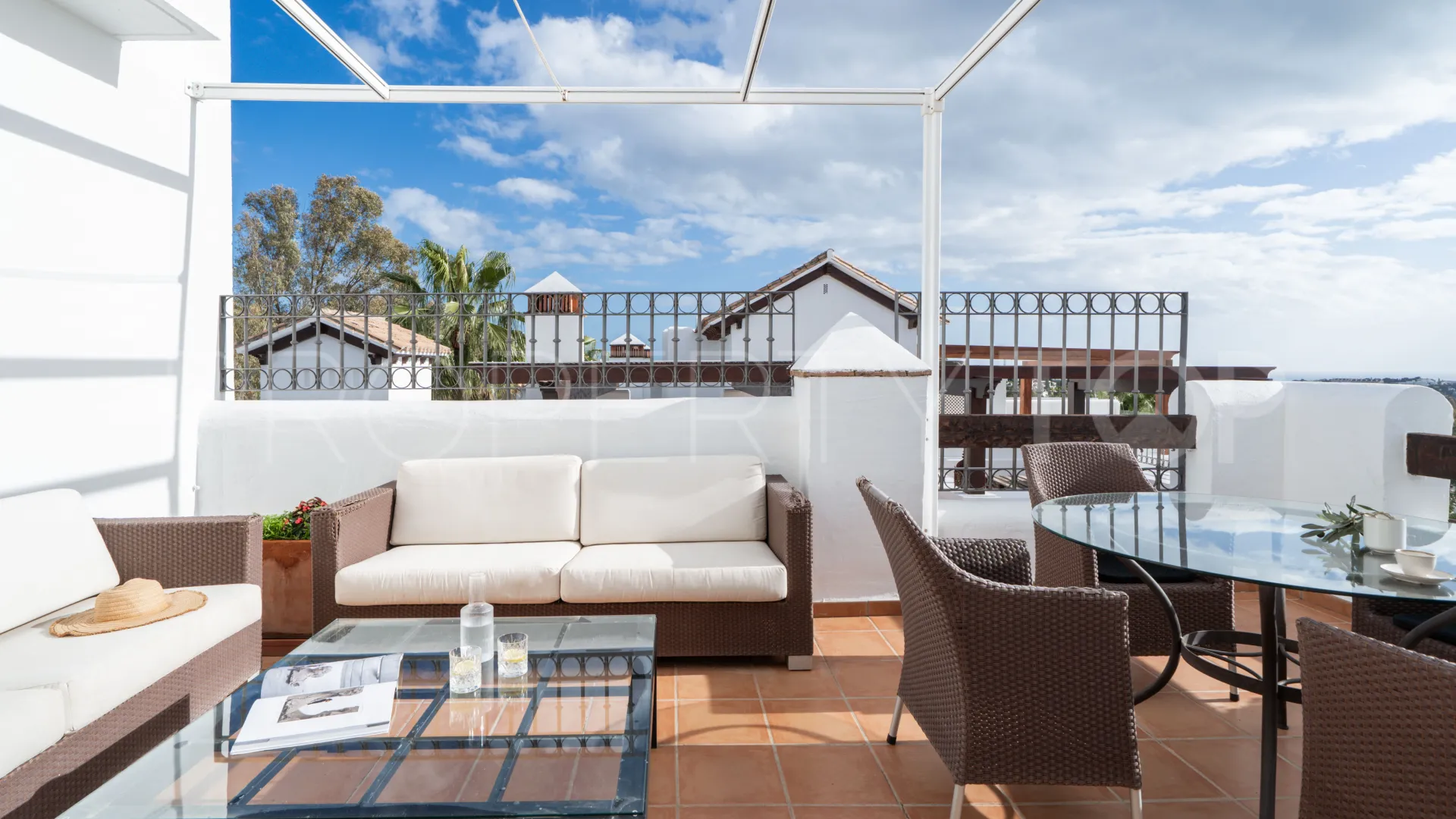 Atico duplex a la venta en Nueva Andalucia de 2 dormitorios