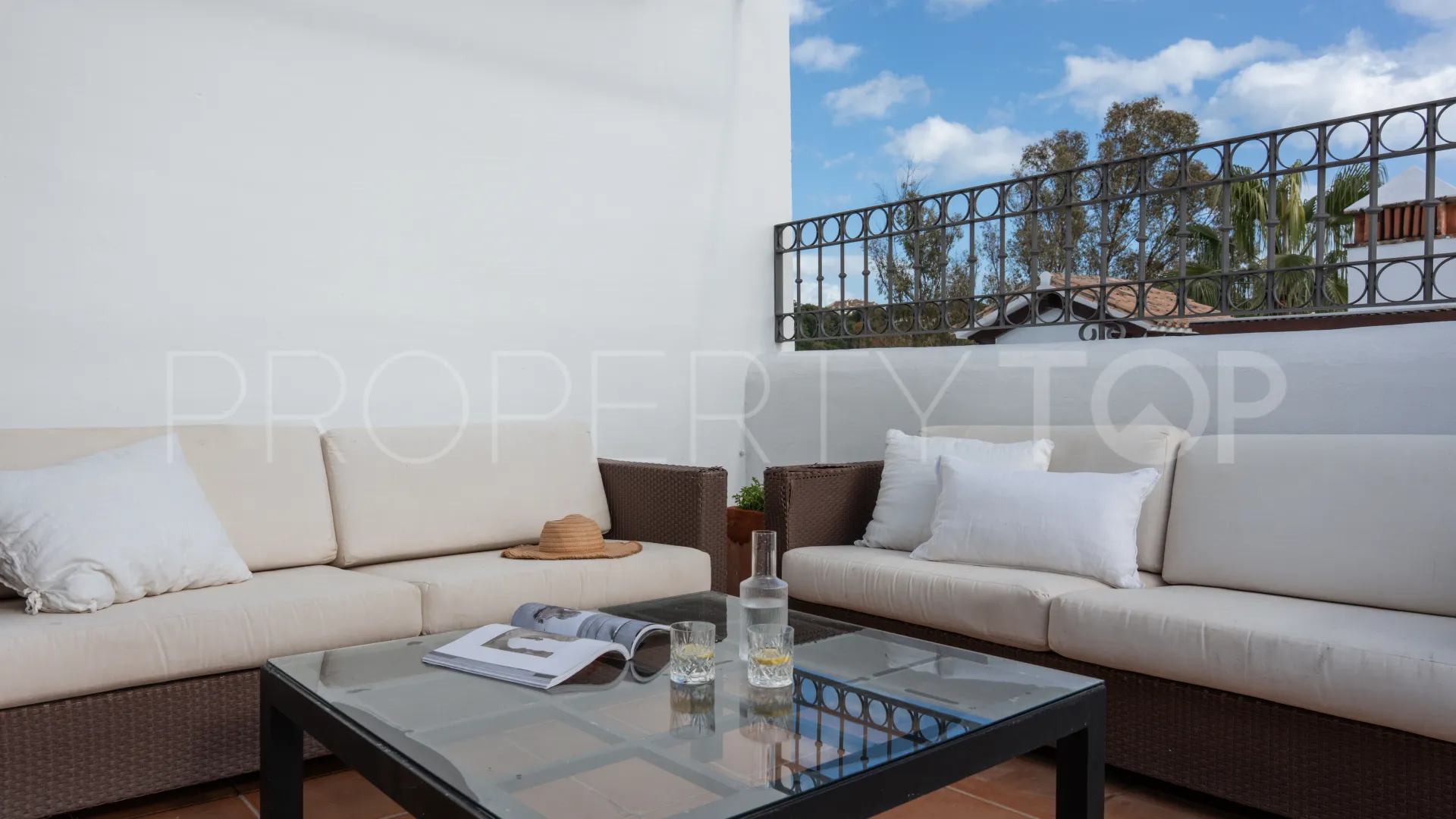 Atico duplex a la venta en Nueva Andalucia de 2 dormitorios