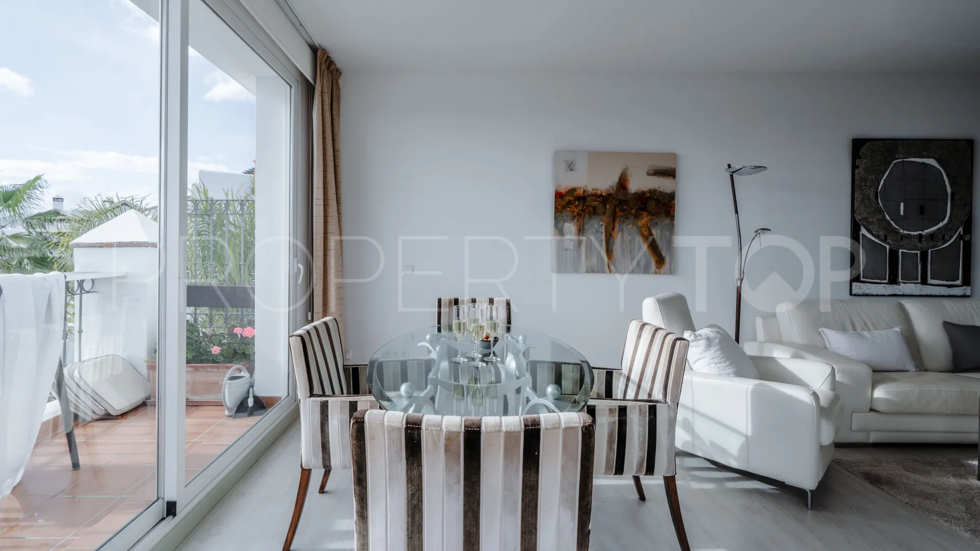 Atico duplex a la venta en Nueva Andalucia de 2 dormitorios