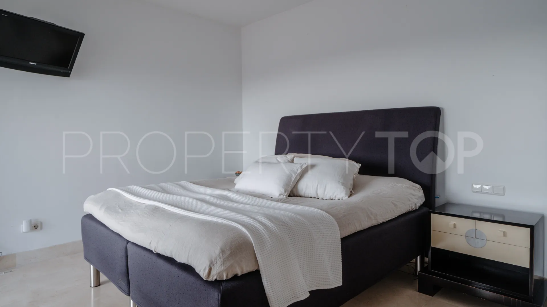 Atico duplex a la venta en Nueva Andalucia de 2 dormitorios